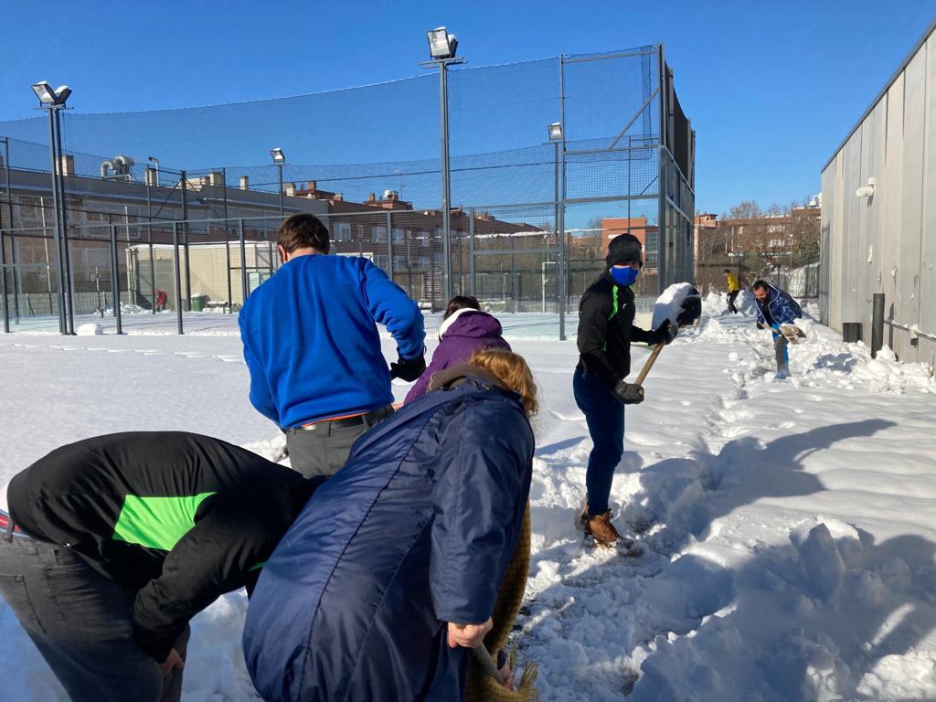 Los vecinos también colaboran para prevenir posibles accidentes.