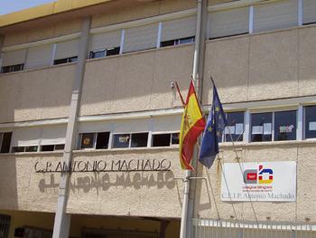 fachada-colegio-antonio-machado.jpg