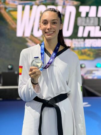 Imagen Lena Moreno, del Hankuk International School, logra la medalla de plata en el Grand Prix de Muju