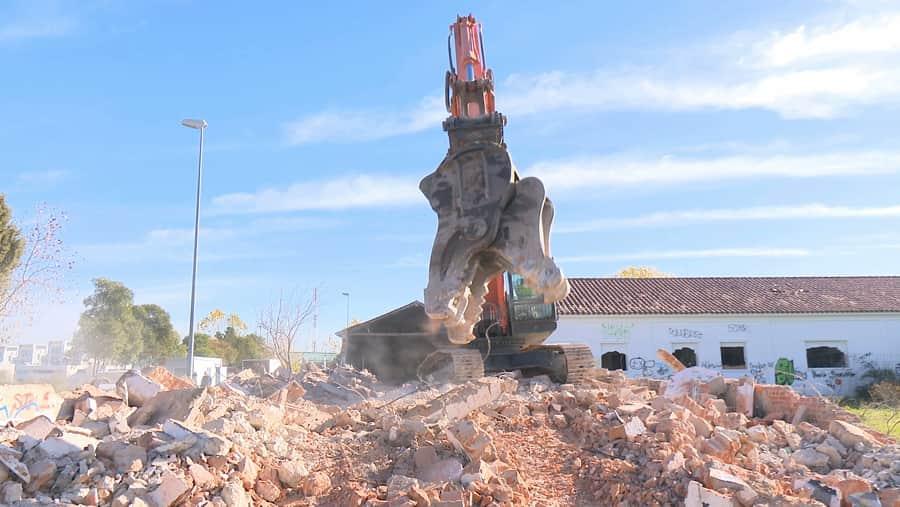 Vista aérea de los trabajos de demolición en La Marina.