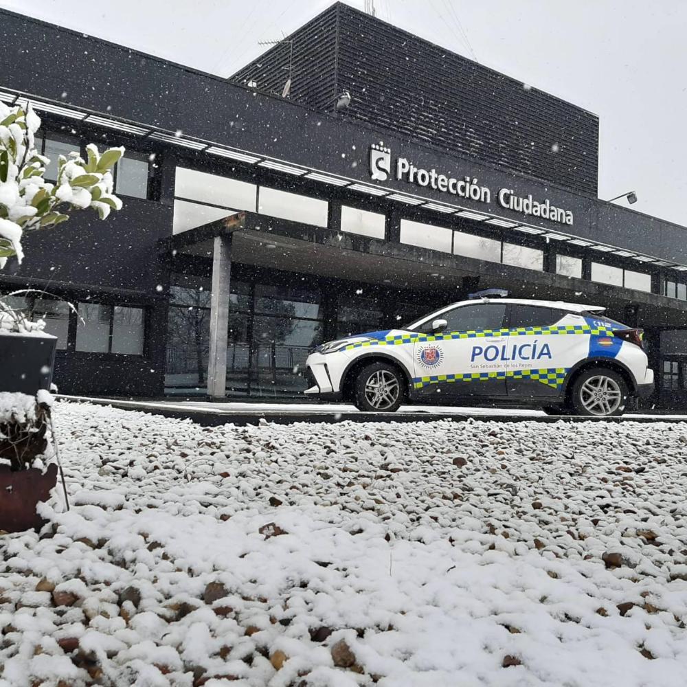 Una patrulla, en el edificio de Protección Civil.