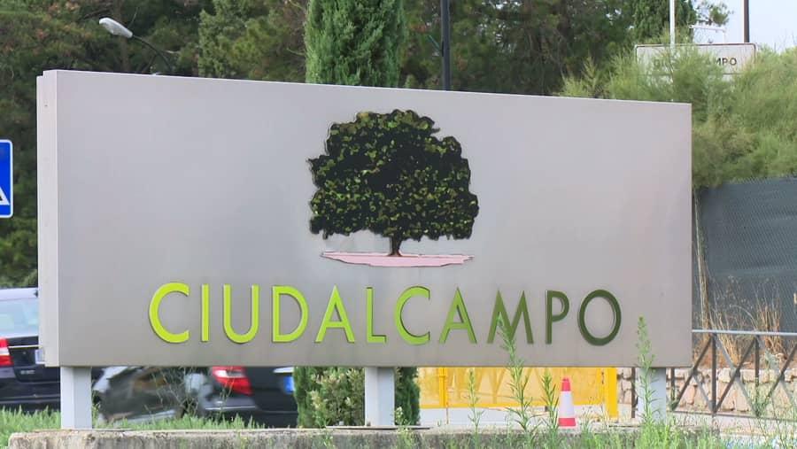 Imagen El Ayuntamiento acomete nuevas aceras en la entrada de la urbanización Ciudalcampo