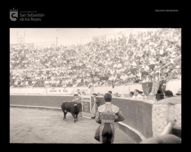 Imagen El Cordobés al inicio de su faena con muleta