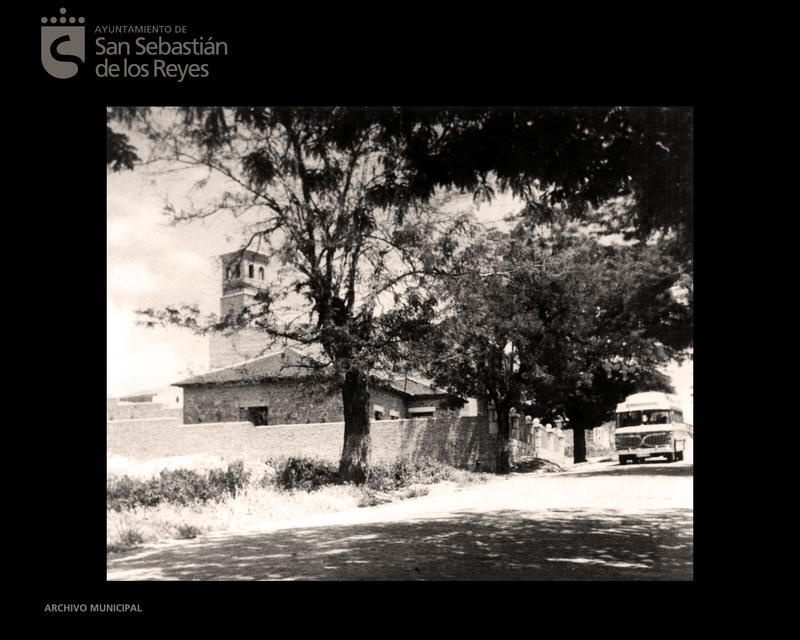 Imagen Autobús de línea con Madrid a su paso por la calle Real