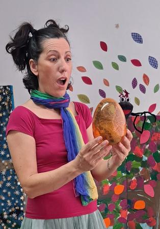 Bebecuentos. Mamen Storyteller. 'Un huevo, una oruga, una mariposa'