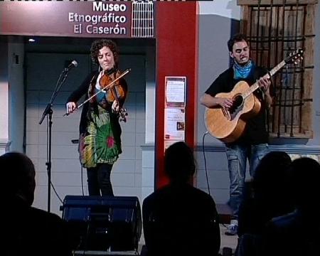 Imagen Blanca Altable y Chuchi Alcuadrado: música folk fresca, original y con...