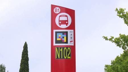 Imagen ¿Qué significa el código QR de colores que hay en las paradas de autobús...