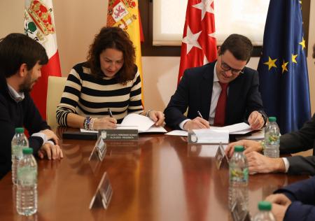 Imagen El Ayuntamiento firma el histórico contrato de limpieza viaria y recogida de residuos con una inversión de hasta 116 millones de euros