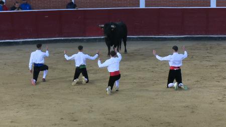 Imagen Ángel González 'Pechuguita’, triunfador en el concurso goyesco de recortes