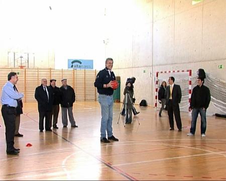 Imagen Fernando Romay enseña baloncesto