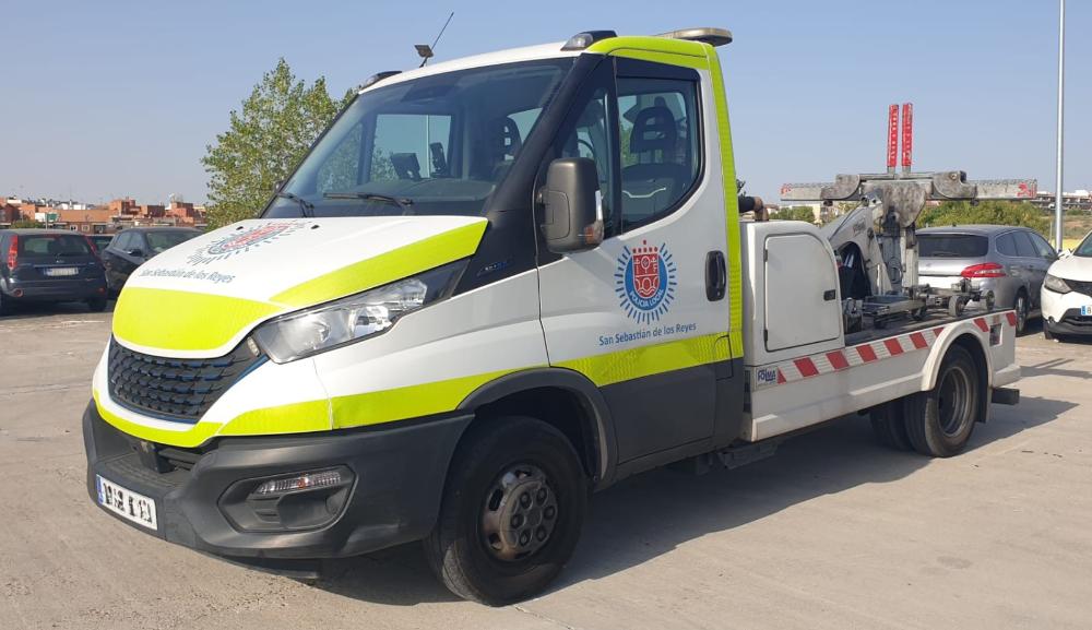 Imagen Nuestra ciudad continúa con la retirada de vehículos abandonados en la vía pública