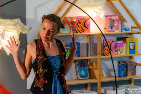 Día del cuento. Cuenta Cris: El tenderete de los cuentos