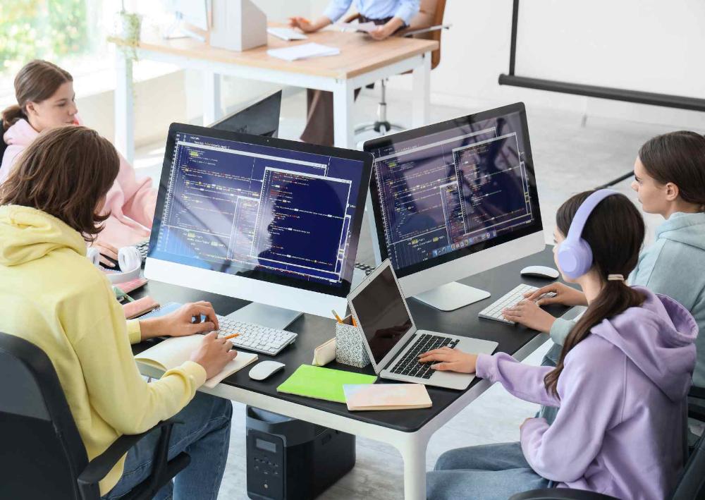 Imagen El Ayuntamiento y E2E Valley firman un acuerdo de colaboración para el fomento del emprendimiento