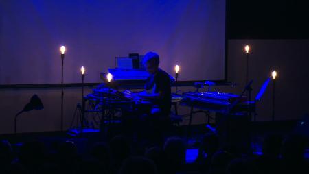 Imagen Los Viernes de la Tradición vibraron al ritmo electroacústico de Microscopia de Luis Barbolla