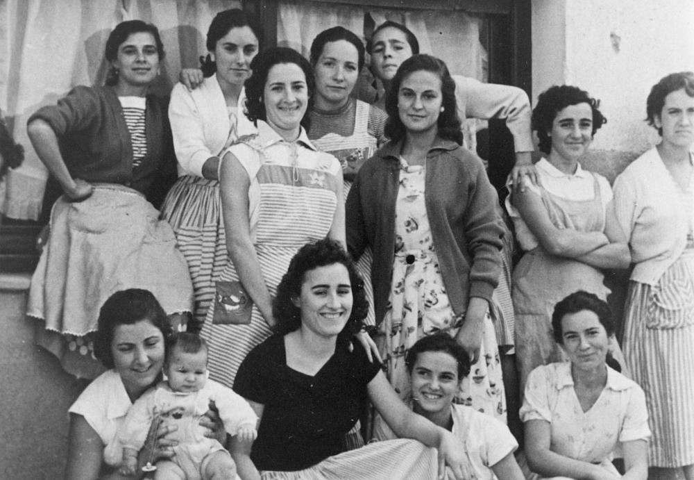 Imagen El Archivo Municipal rescata la memoria femenina del siglo XX en una exposición por el 8M