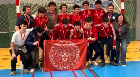 Imagen El equipo juvenil masculino del Hockey Complutense Sanse brilla en el...