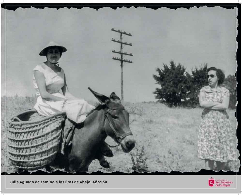 Imagen Julia Aguado de camino a las Eras de Abajo. Años 50.jpg