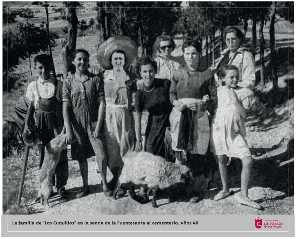Imagen La familia de Los Cuquillos en la senda de la Fuentesanta al cementerio. Años 40.jpg