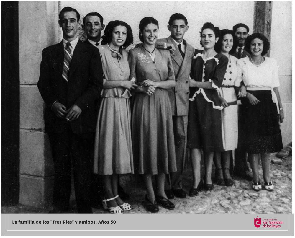 Imagen La familia de los Tres pies y amigos. Años 50.jpg