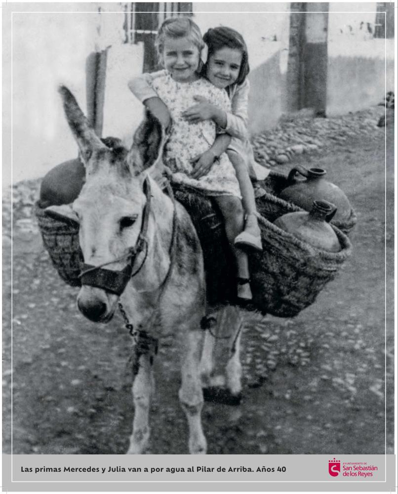 Imagen Las primas Mercedes y Julia van a por agua al Pilar de Arriba. Años 40.jpg