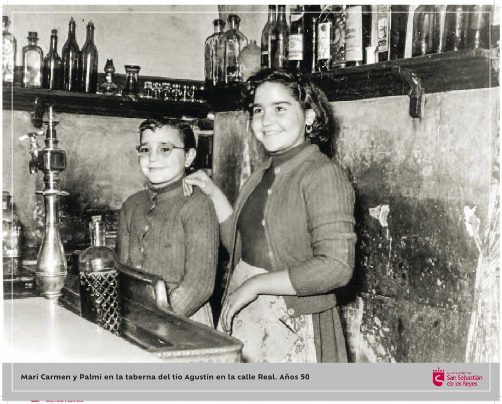 Imagen Mari Carmen y Palmi en la taberna del tío Agustín en la calle Real. Años 50.jpg