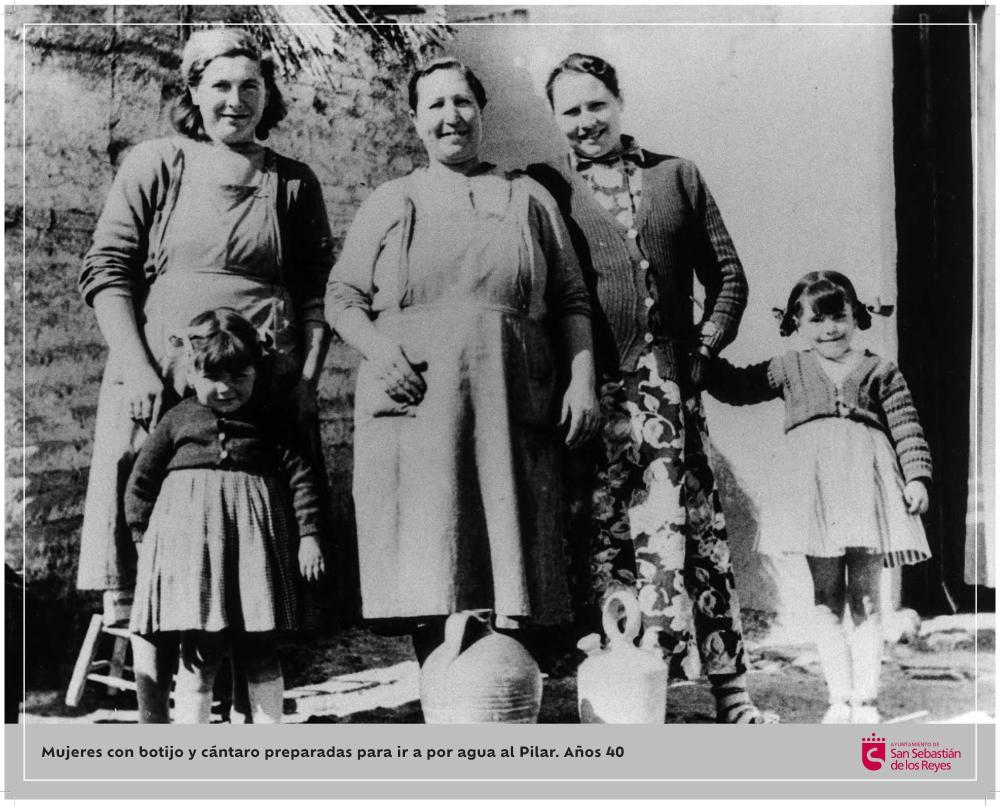 Imagen Mujeres con botijo y cántaro preparadas para ir a por agua al Pilar. Años 40.jpg