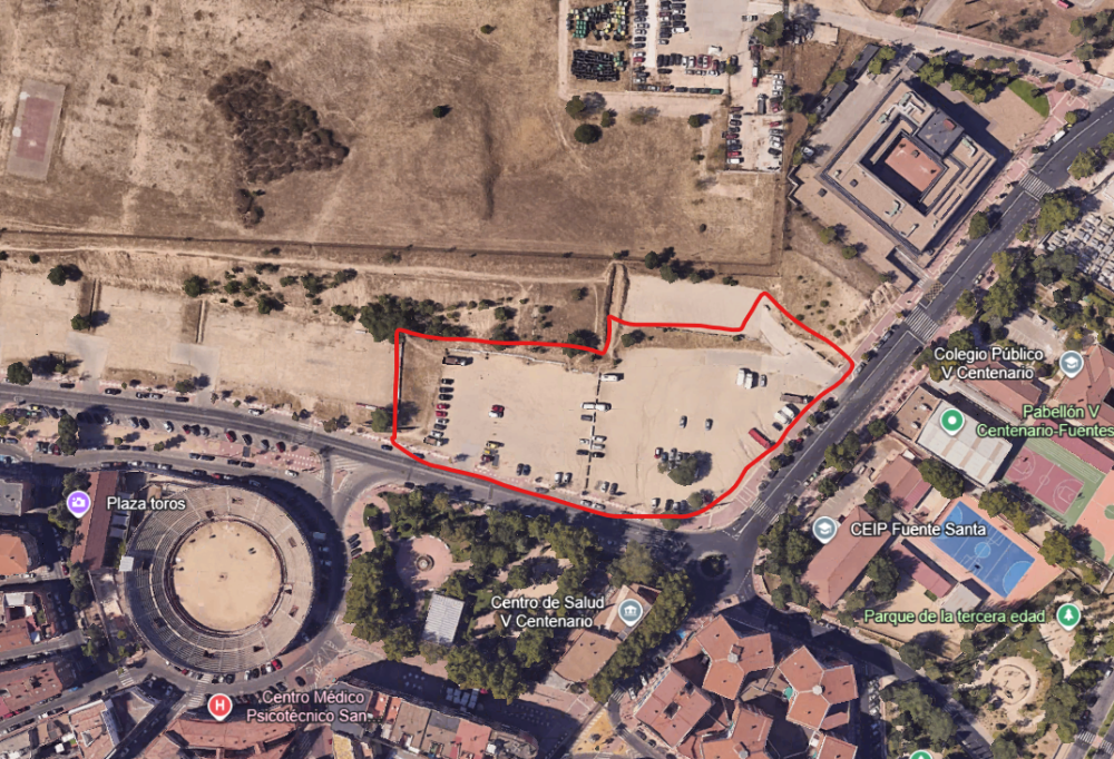 Imagen El Ayuntamiento destina más de 30.000 euros al arreglo y adecuación de la quinta plataforma del aparcamiento ubicado en el tramo comprendido entre la calle Real y la avenida Reyes Católicos
